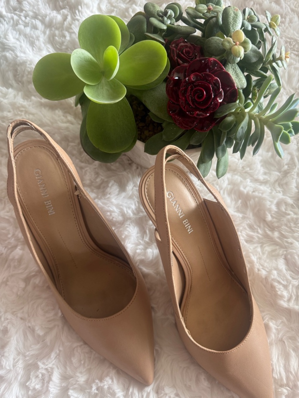 Gianni Bini Beige/Nude Pointed Toe Slingback Pumps Beige size 9M